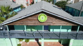 Upper Deck Hotel and Bar - Adults Only